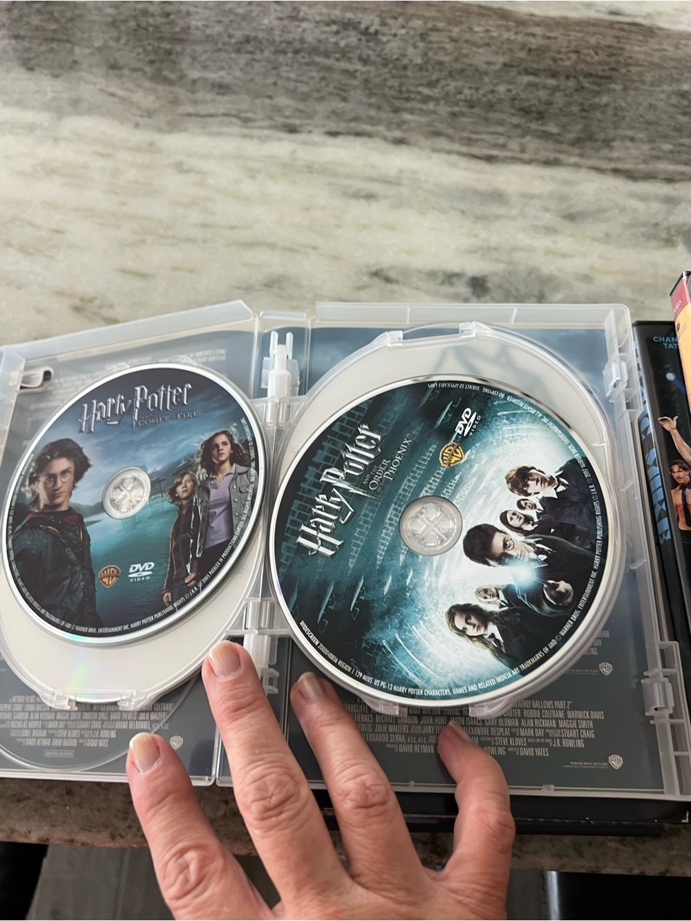 Harry Potter Complete 8-Film DVD Collection - Navy & Black Artwork - Picture 4 of 6